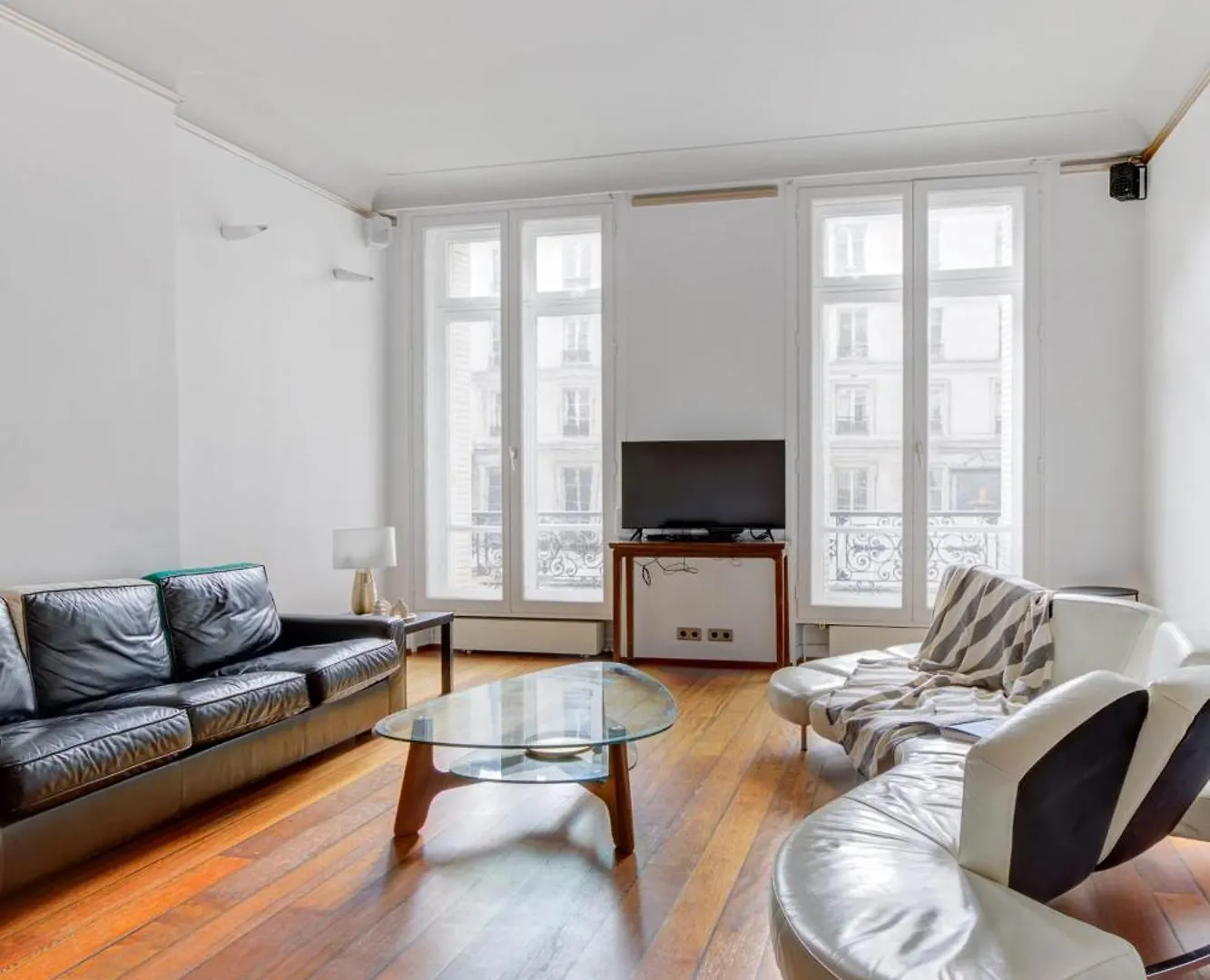 Bnbnova - Le Marais & Place De La Republique - 3Br París 0*,  Francia