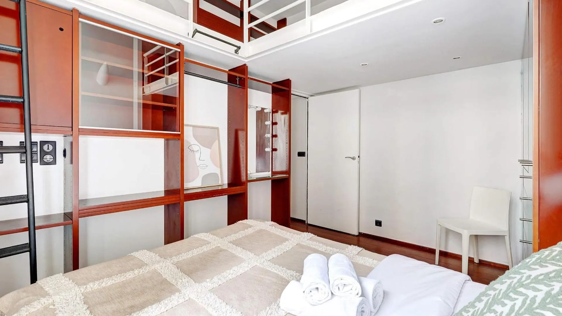 Bnbnova - Le Marais & Place De La Republique - 3Br París 0*,  Francia